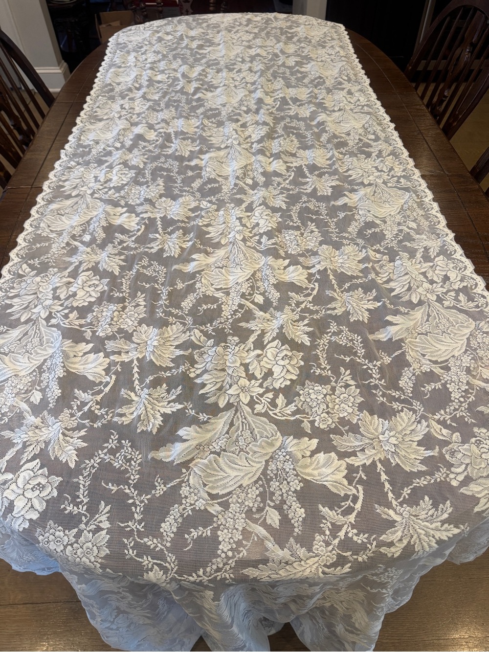 Elegant Vintage White Floral Lace Table Runner - Picture 3 of 6